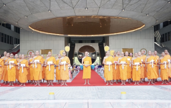 พระภิกษุสามเณรเปรียญธรรม ๙ และ ๖ เข้ารับการตั้งพัดเปรียญ